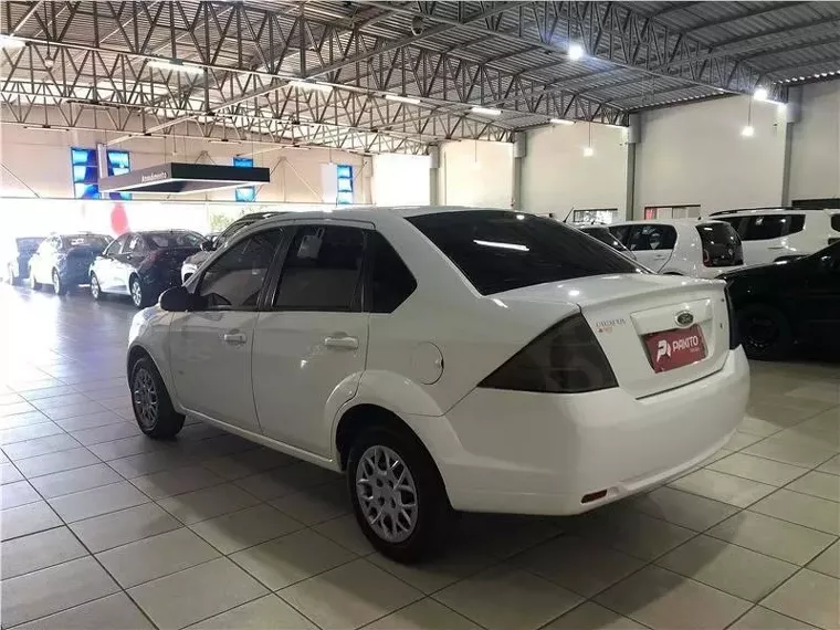 Ford Fiesta Branco 2