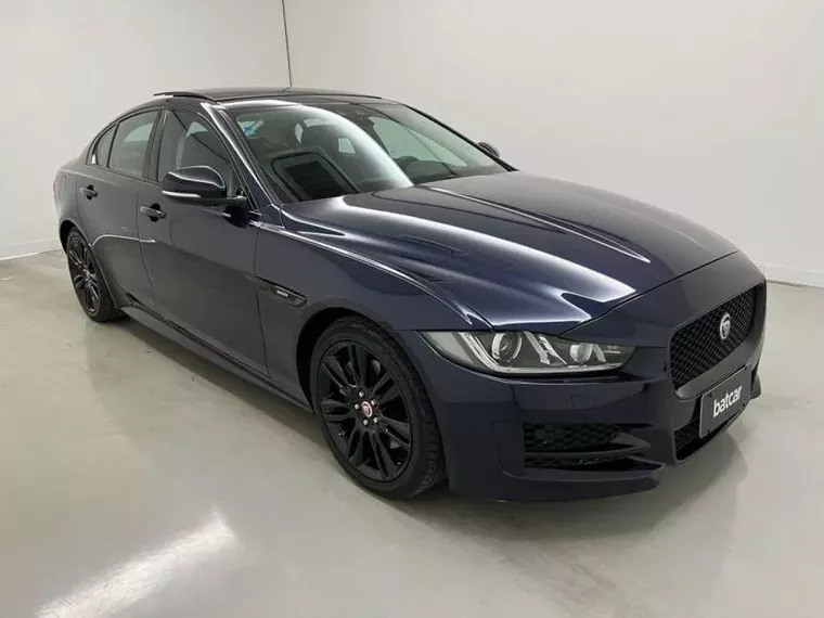 Jaguar XE Azul 5