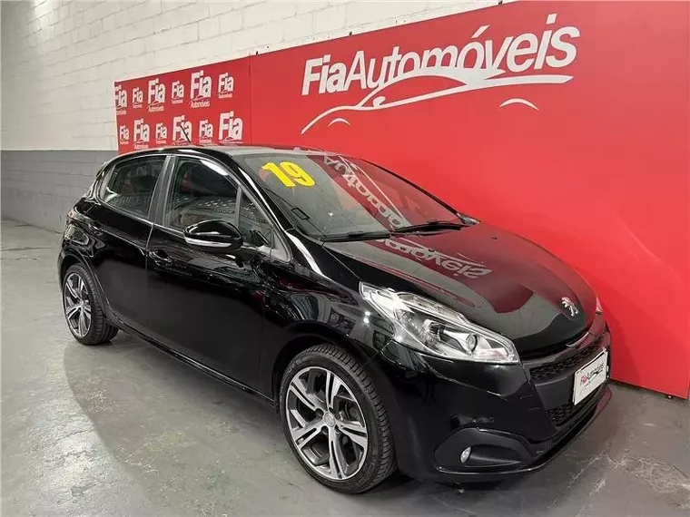 Peugeot 208 Preto 9