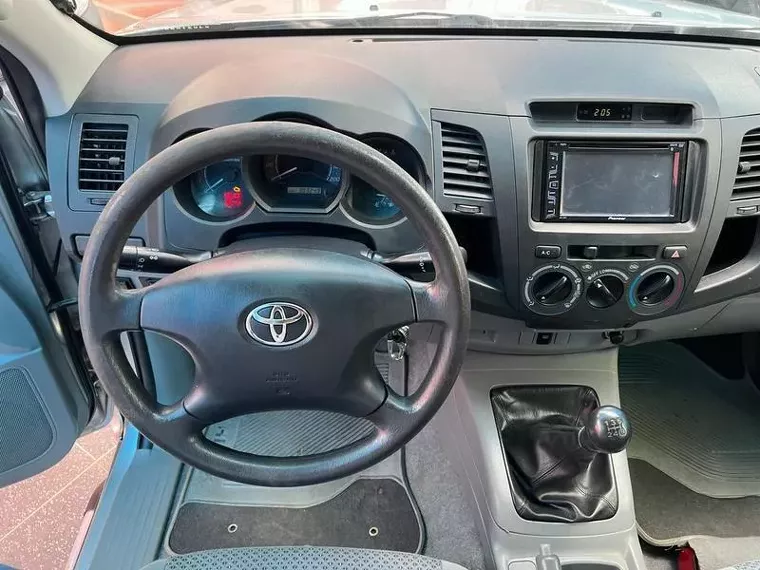 Toyota Hilux Prata 13