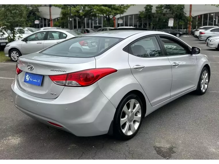 Hyundai Elantra Prata 9