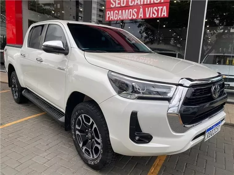 Toyota Hilux Branco 10