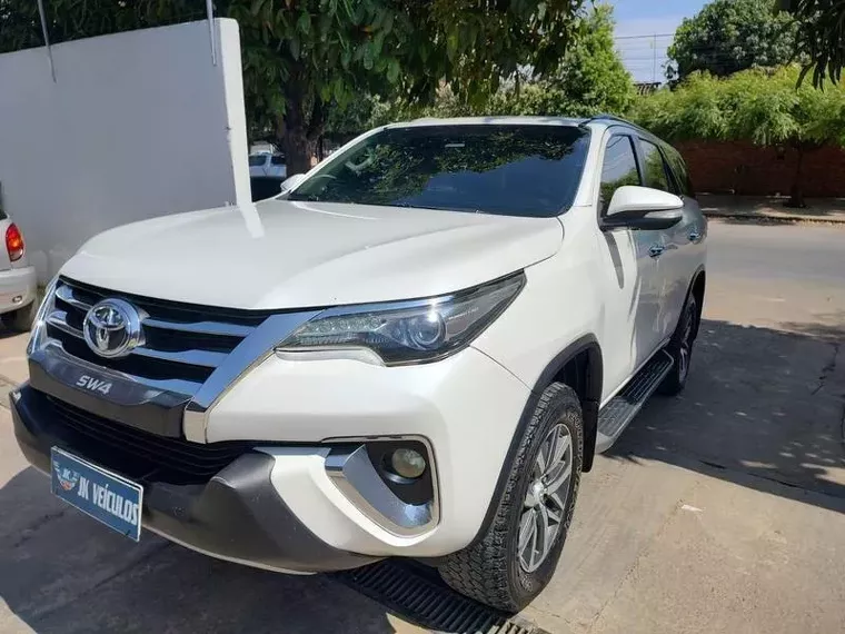 Toyota Hilux SW4 Branco 2