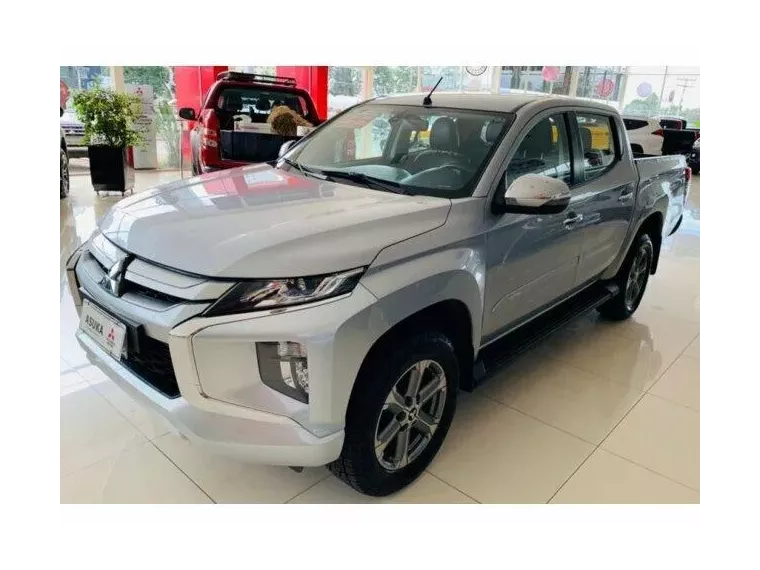 Mitsubishi L200 Triton Prata 10