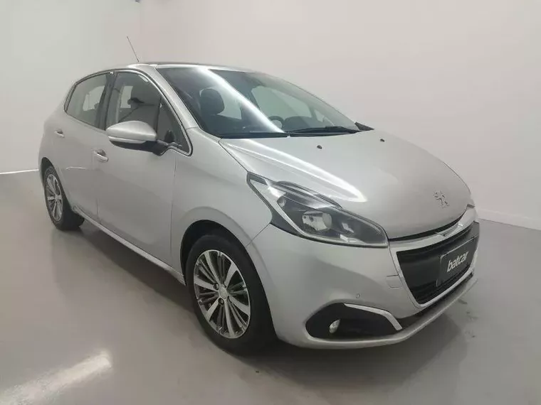 Peugeot 208 Prata 1