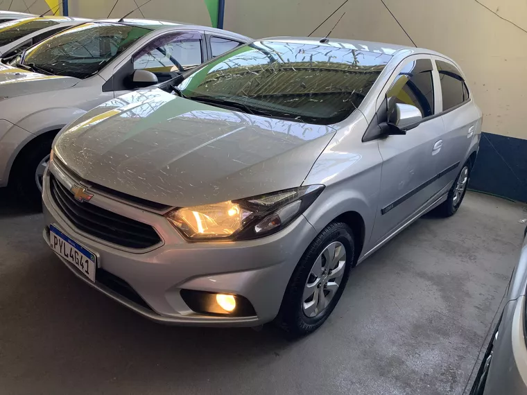 Chevrolet Onix Prata 5