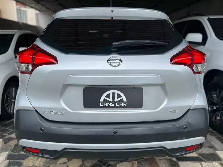 Nissan Kicks Prata 2