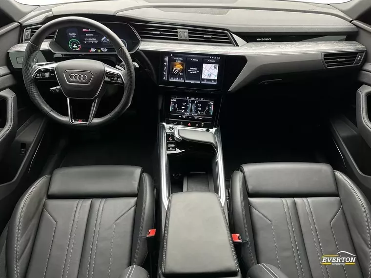 Audi E-tron Cinza 15
