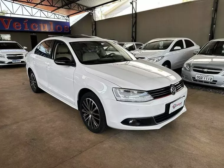 Volkswagen Jetta Branco 4