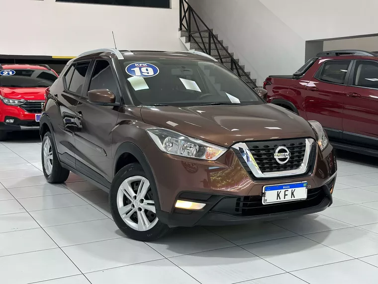 Nissan Kicks Marrom 4