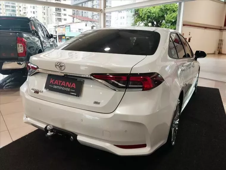 Toyota Corolla Branco 13