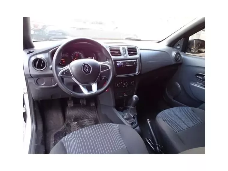 Renault Logan Prata 6