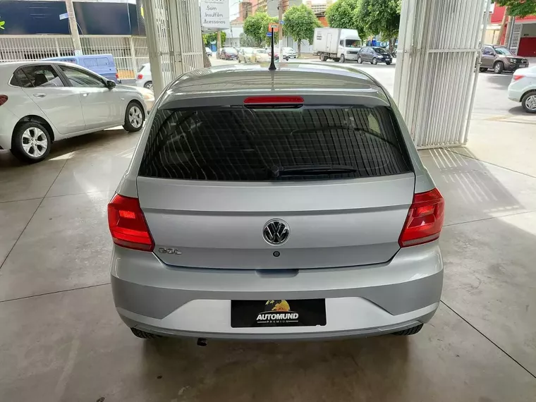 Volkswagen Gol Prata 9