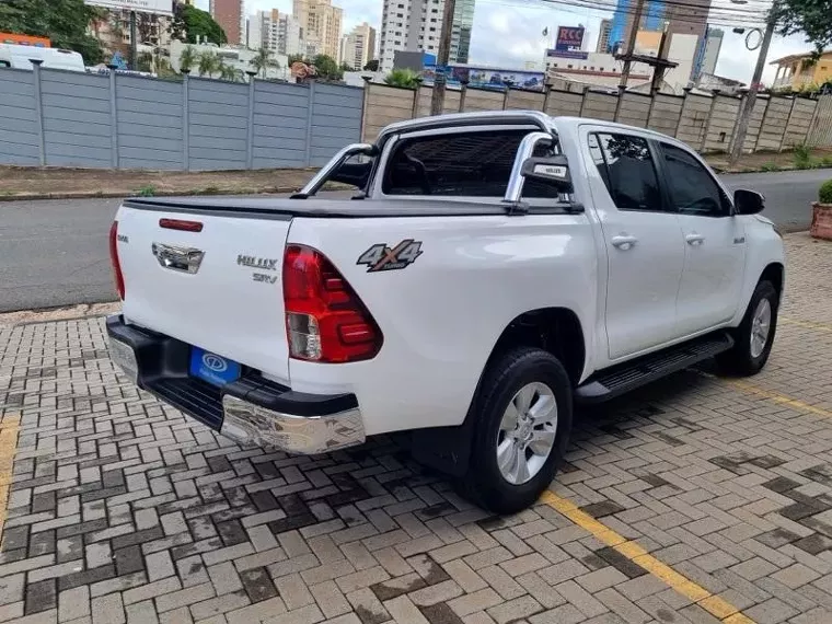 Toyota Hilux Branco 2