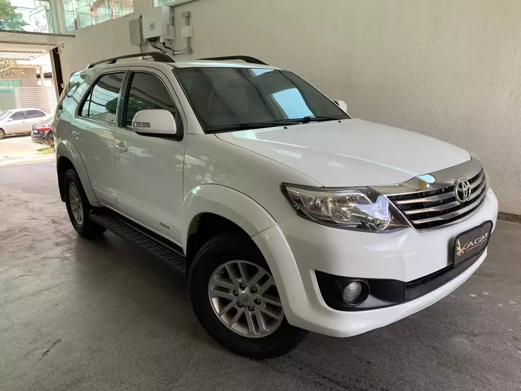 Toyota Hilux SW4 Branco 10