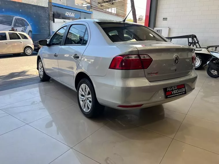 Volkswagen Voyage Prata 6