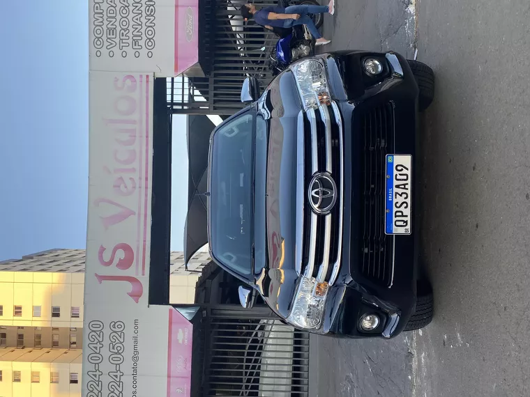 Toyota Hilux Preto 11