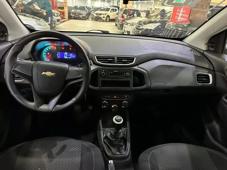 Chevrolet Onix Branco 20