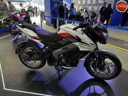 Bajaj Dominar