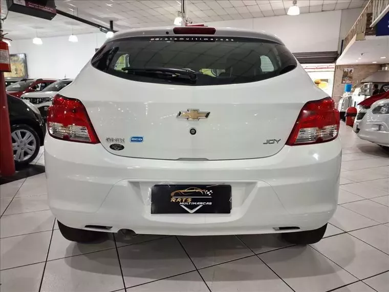 Chevrolet Onix Branco 14