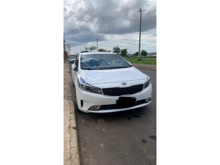 KIA Cerato Branco 5