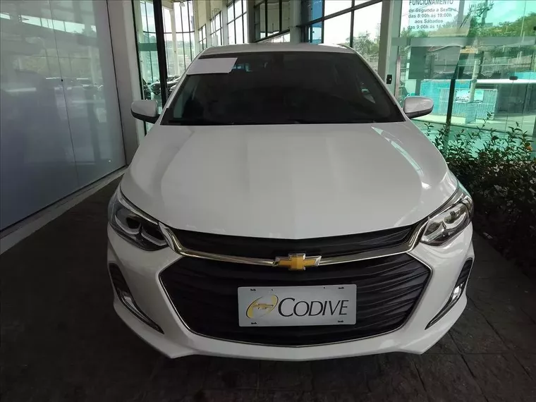 Chevrolet Onix Branco 1