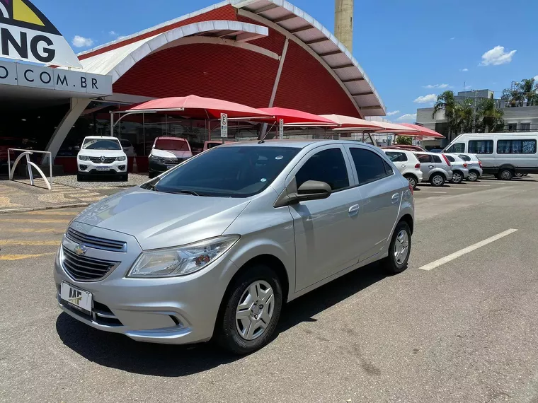 Chevrolet Onix Prata 1