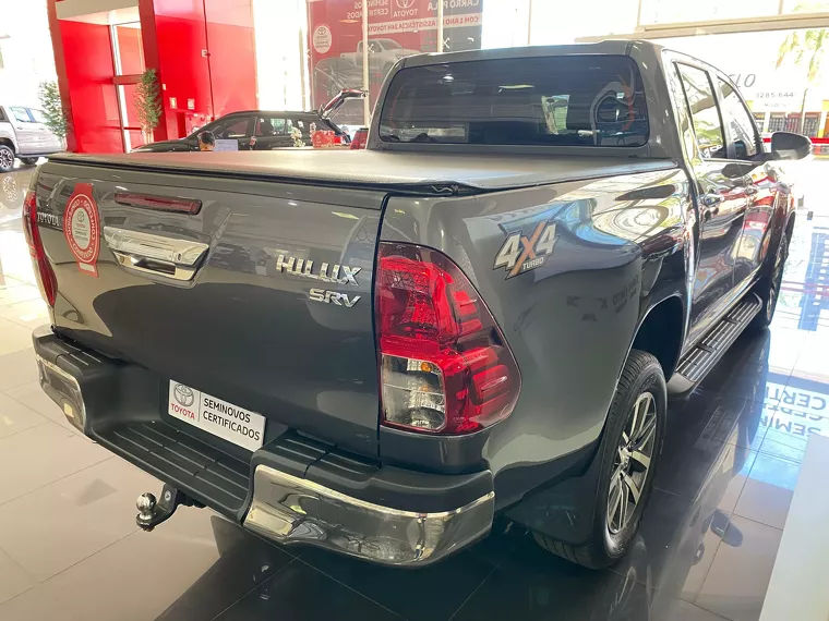 Toyota Hilux Cinza 5