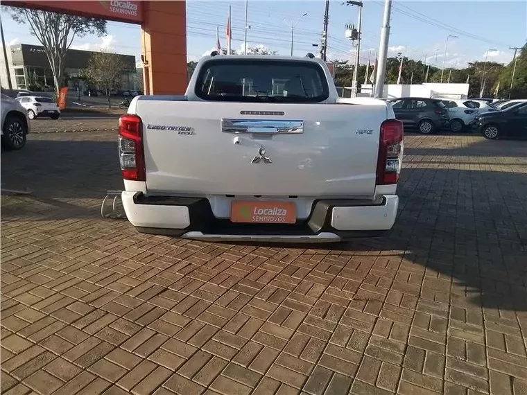 Mitsubishi L200 Triton Branco 10