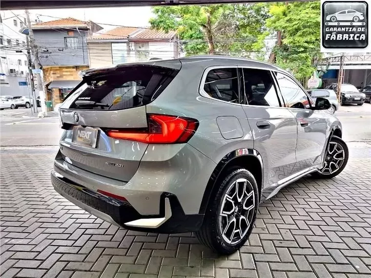 BMW X1 Prata 17