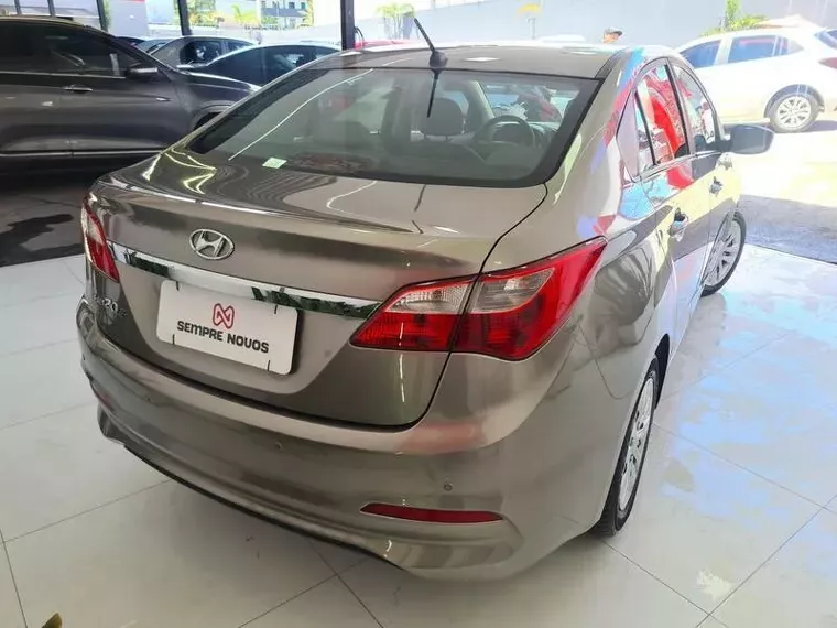 Hyundai HB20S Dourado 11