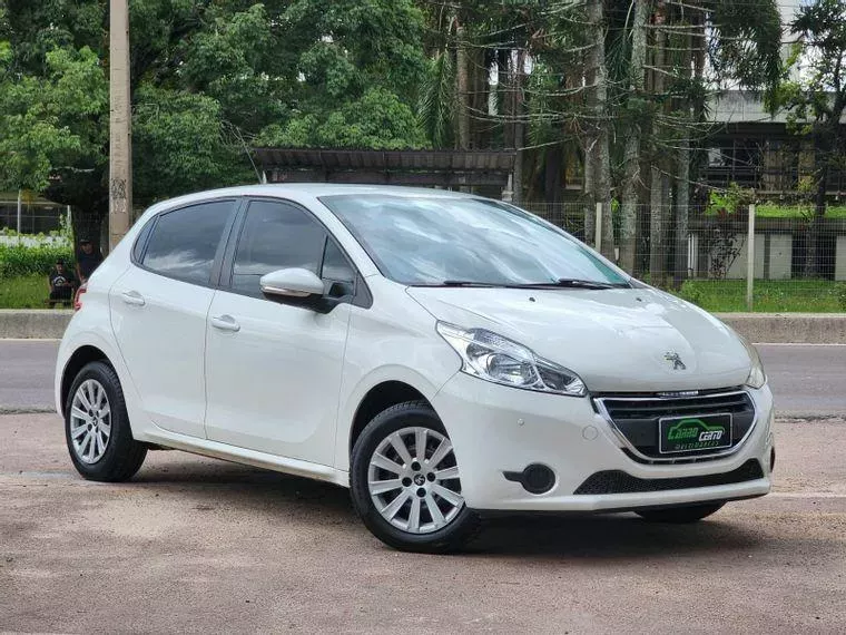 Peugeot 208 Branco 10