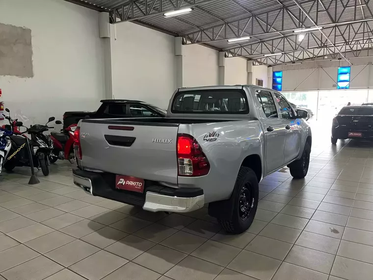 Toyota Hilux Prata 10