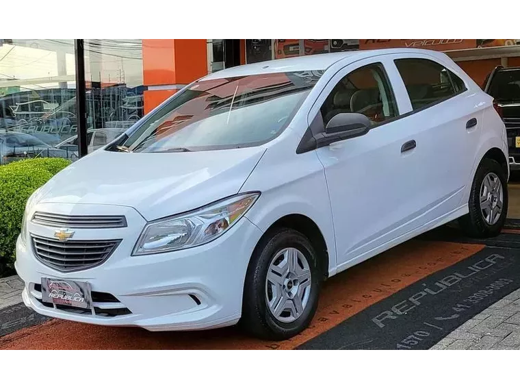 Chevrolet Onix Branco 13