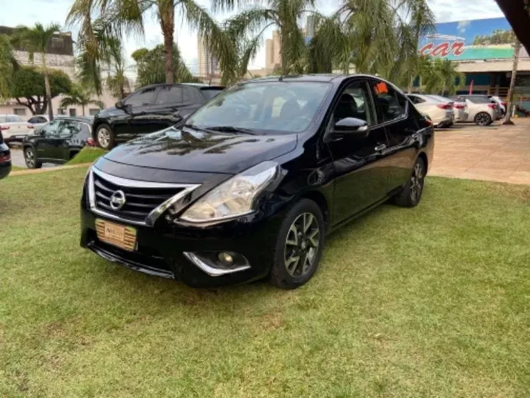 Nissan Versa Preto 8