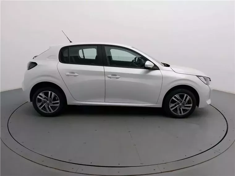 Peugeot 208 Branco 15