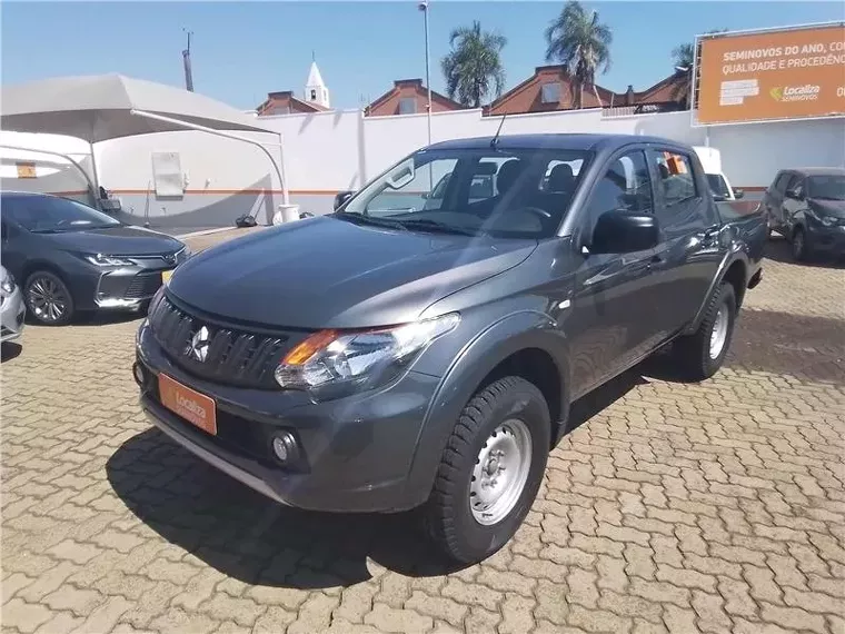 Mitsubishi L200 Triton Cinza 9