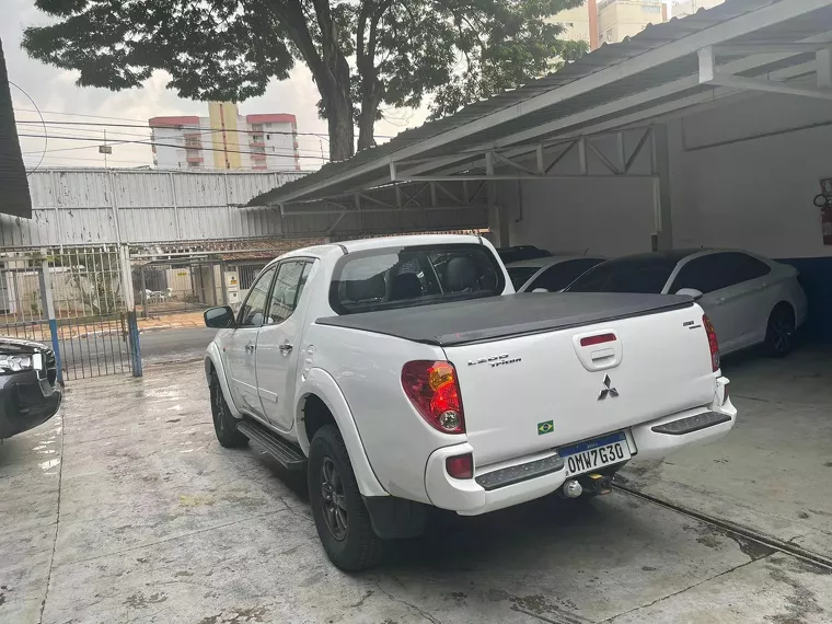 Mitsubishi L200 Branco 4