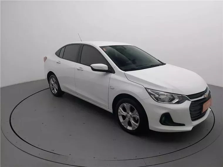 Chevrolet Onix Branco 12