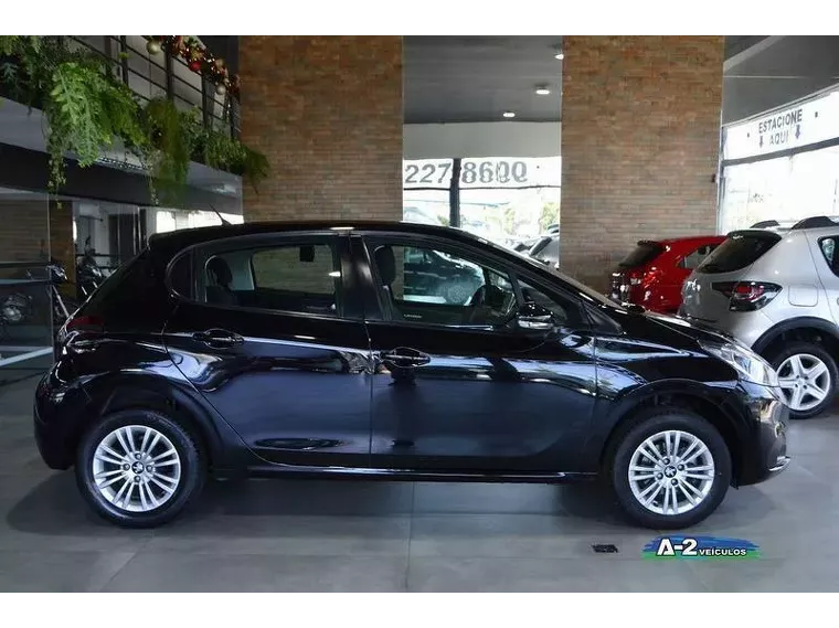 Peugeot 208 Preto 9