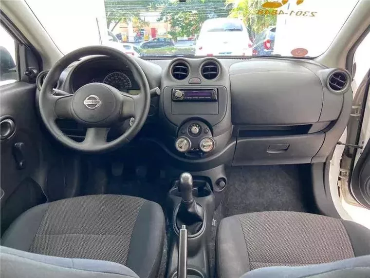 Nissan Versa Branco 2