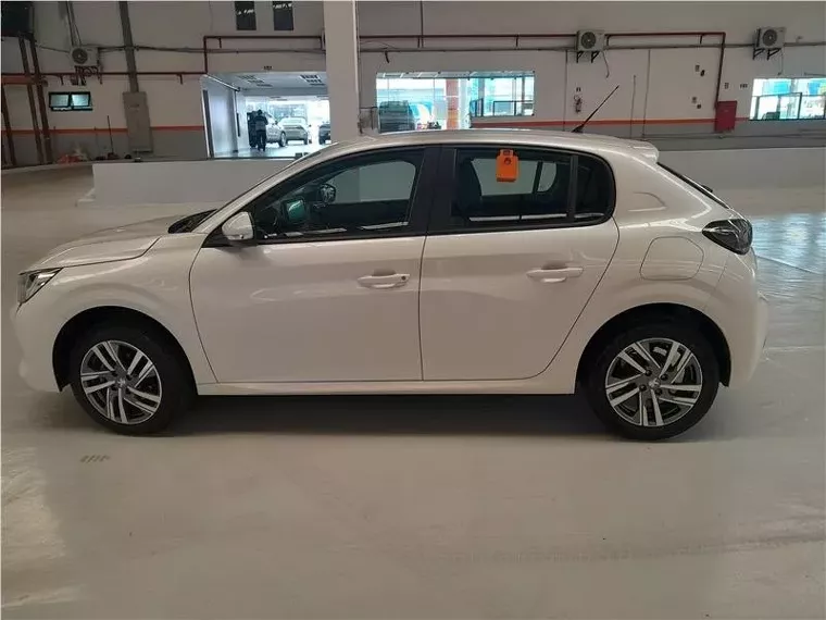 Peugeot 208 Branco 9