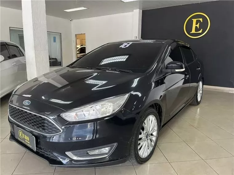 Ford Focus Preto 17