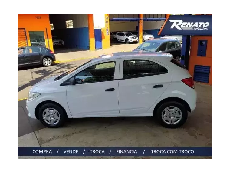 Chevrolet Onix Branco 8