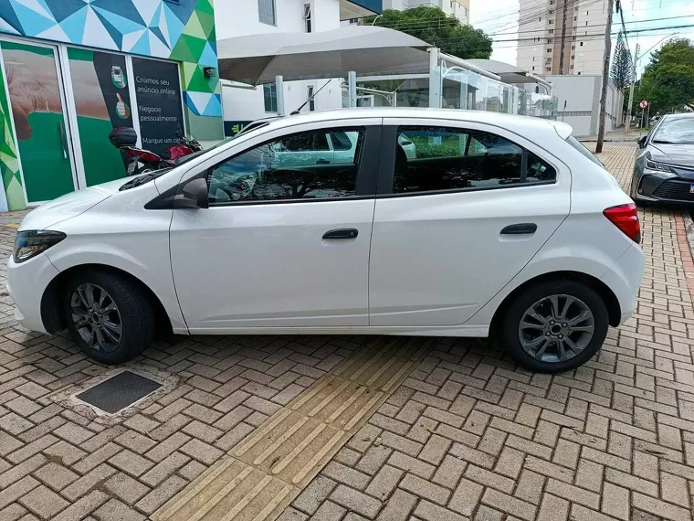 Chevrolet Onix Branco 11