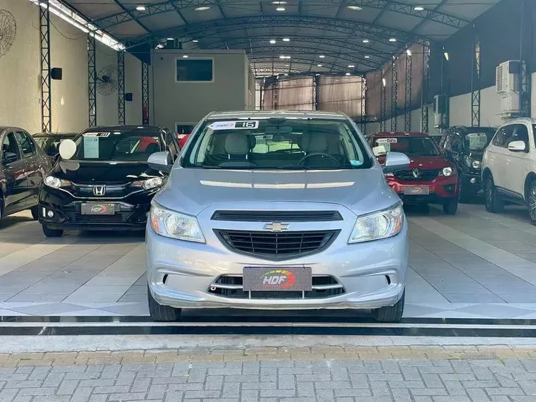 Chevrolet Onix Prata 10