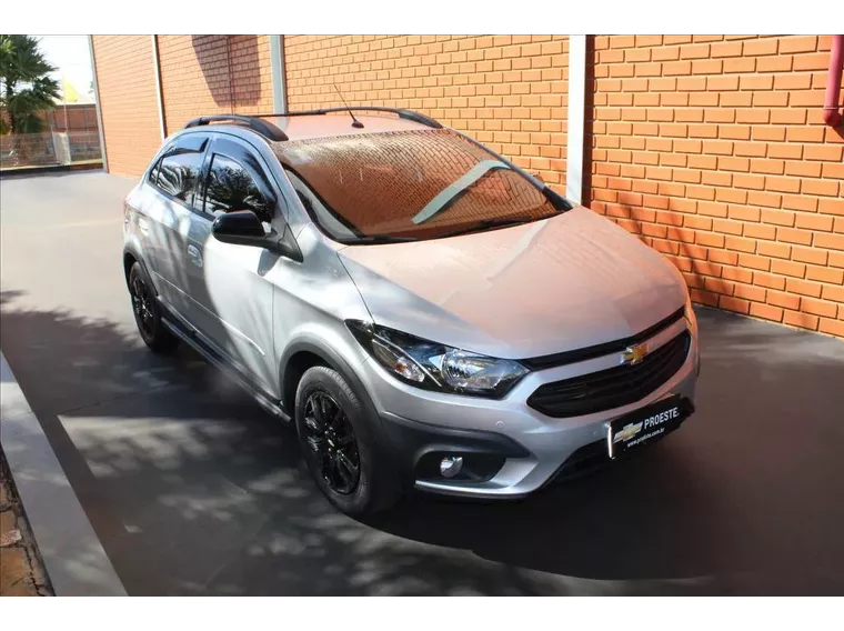 Chevrolet Onix Prata 3