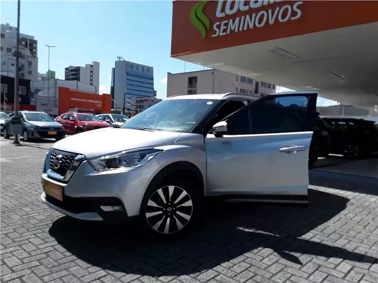 Nissan Kicks Prata 8