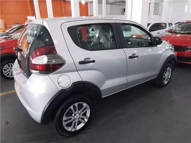 Fiat Mobi Prata 15