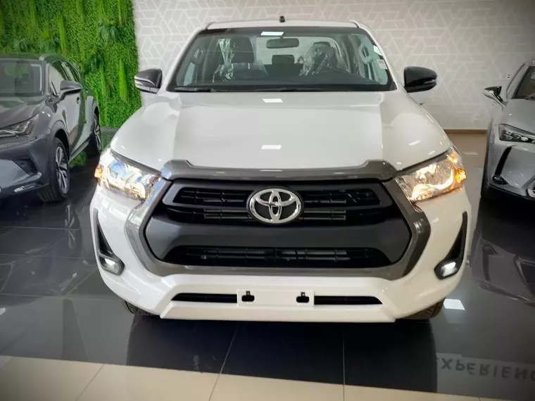 Toyota Hilux Branco 1